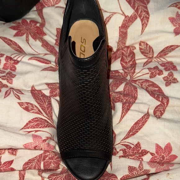 Soda Black Heeled Boots - Picture 5 of 11